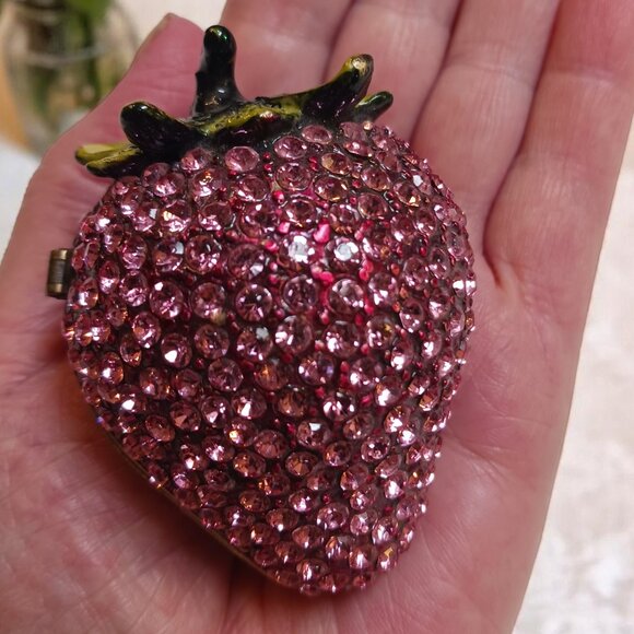 KALIFANO Collectible Pink Strawberry Swarovski Elements Trinket Jewelry Box Gift - Picture 1 of 8